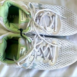 Under Armour womens tennis shoes size 10